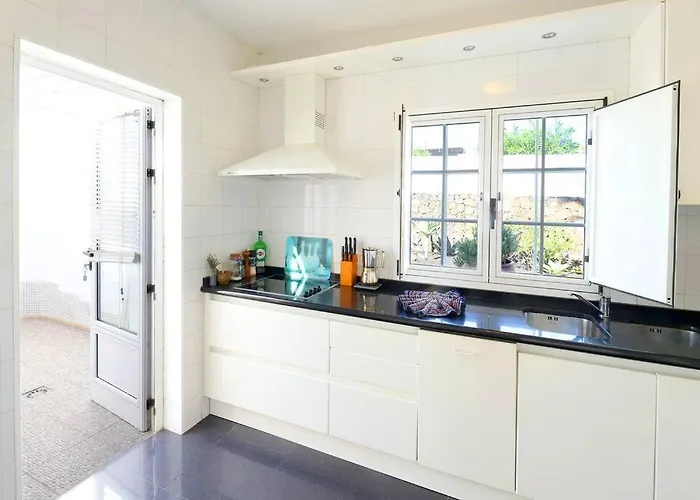 Holiday home Jazmin, 3 Bed In Mojones Puerto del Carmen (Lanzarote)